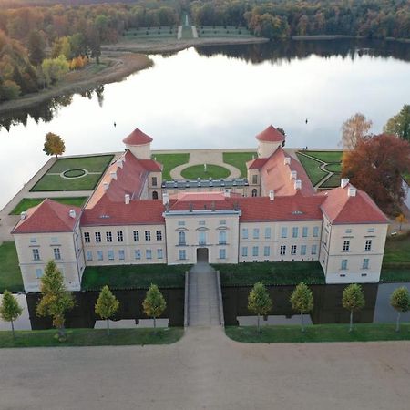 Loggiahaus Am Schloss, 5 Ferienwohnungen, Teils Mit Schloss- Und Seeblick Rheinsberg Zewnętrze zdjęcie