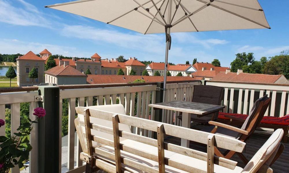 Loggiahaus Am Schloss, 5 Ferienwohnungen, Teils Mit Schloss- Und Seeblick Rheinsberg Zewnętrze zdjęcie